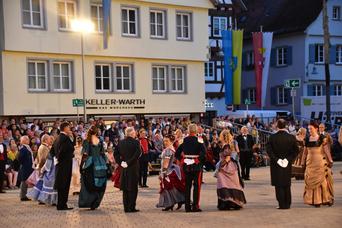 buergerball-biberach-schuetzenfest-gruppe-tanzen