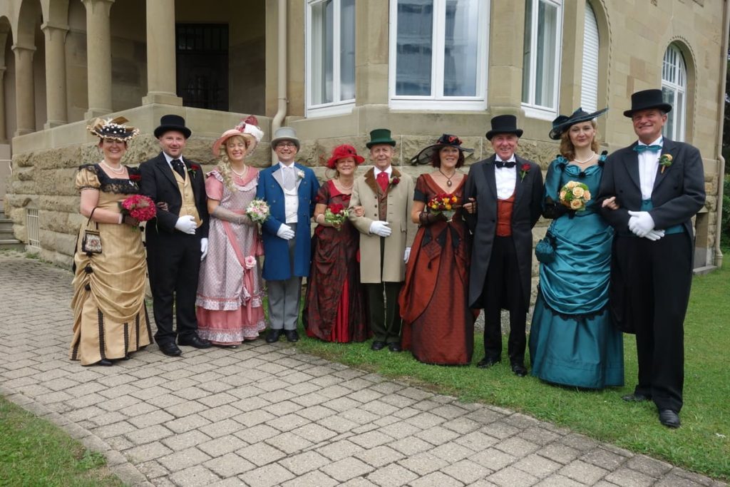 Gruppenbild mit Kostümen