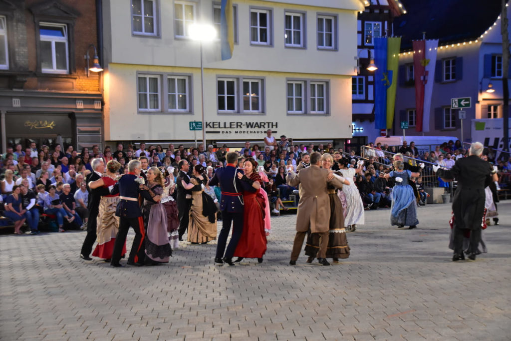 Der Bürgerball beim Tanz durch die Jahrhunderte